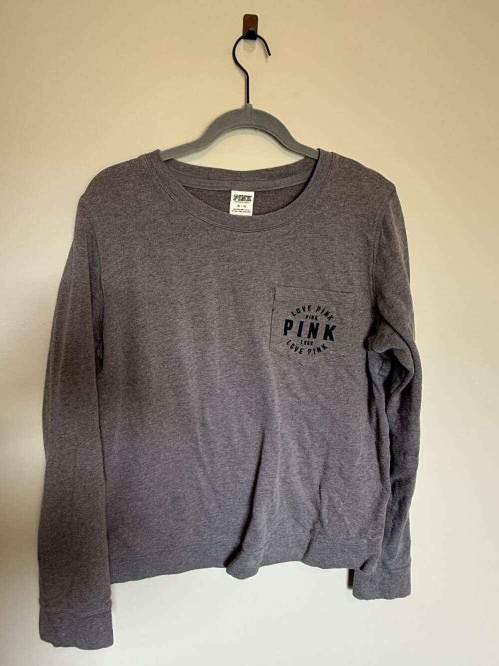 PINK Victoria’s Secret Crewneck Sweatshirt Women’s Medium Gray Pocket Logo